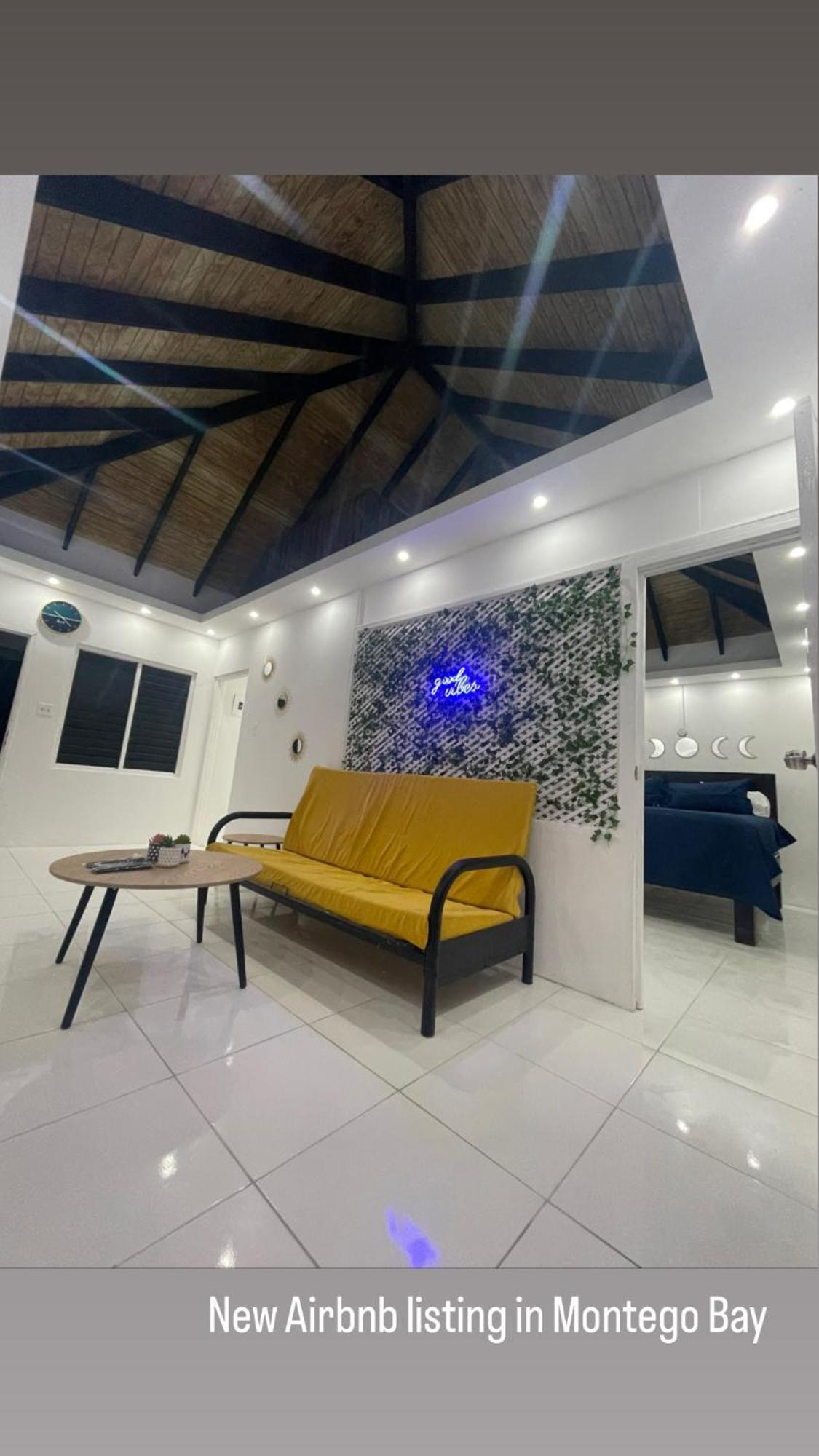 Queens Palace -Montego Bay Airport Suite Extérieur photo